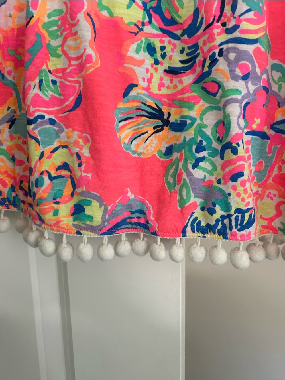 💕 Lilly Pulitzer Sz M Shirley Island Secret Tank Top with Pom Poms Barely Worn 💕 - Picture 4 of 4